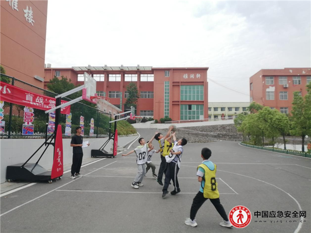 麻城市第三小学：三人篮球赛，点
