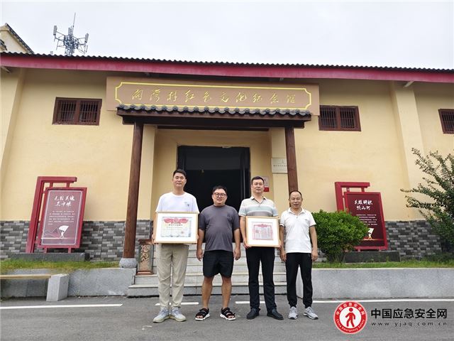 襄阳黄龙：收藏家捐