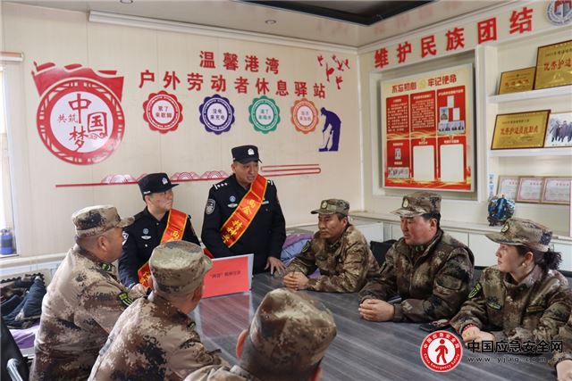 两会精神进边关 忠