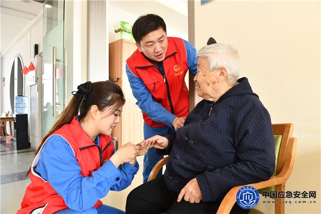 “敬老金晖”暖重阳